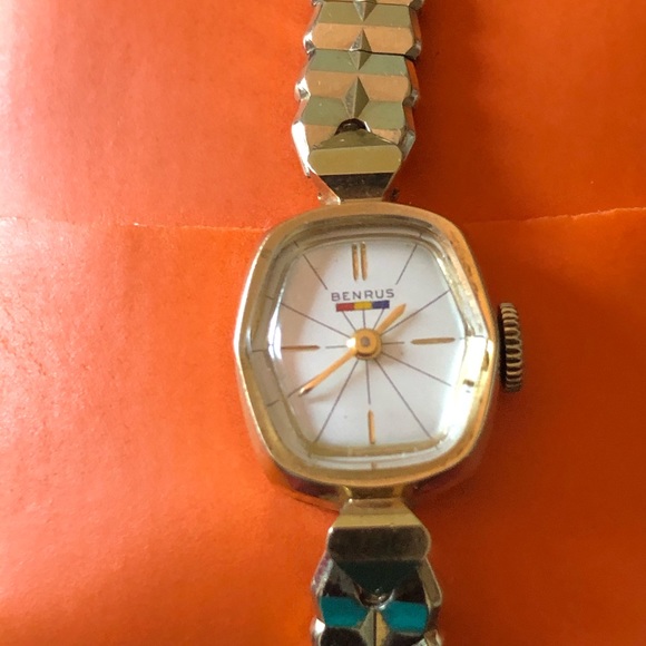 Vintage 14 kBenrus ladies watch